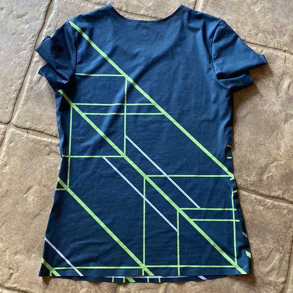 Run in Rabbit tech shirt - Picture 2 of 4